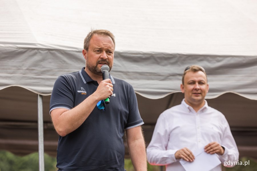 Marek Łucyk – wiceprezydent Gdyni ds. rozwoju oraz Kordian Kulaszewicz – prezes Fundacji Adaptacja podczas festynu międzypokoleniowego w parku Kilońskim // fot. Karol Stańczak