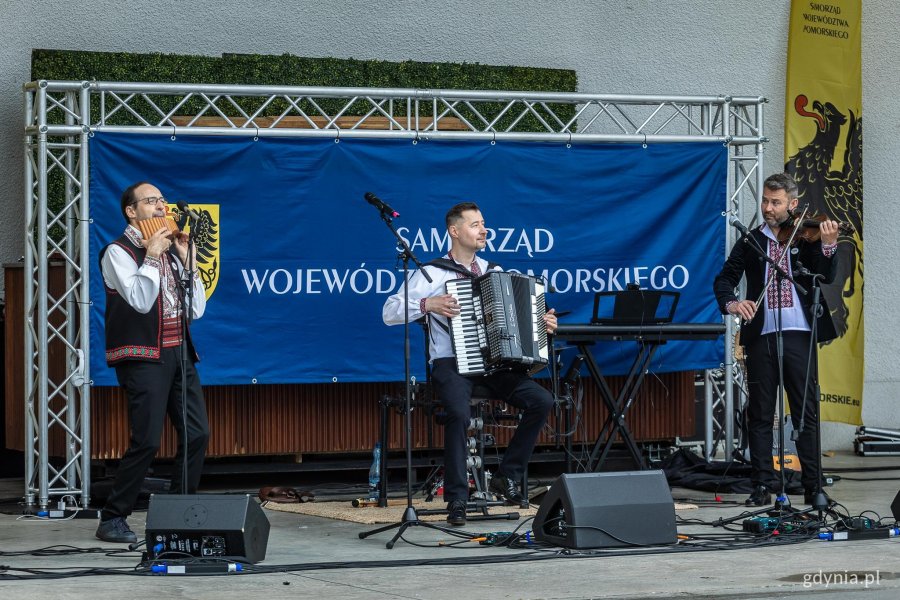 Występy artystyczne na Placu Grunwaldzkim w ramach IV Wielokulturowego Pikniku Rodzinnego (fot. Piotr Żagiell)