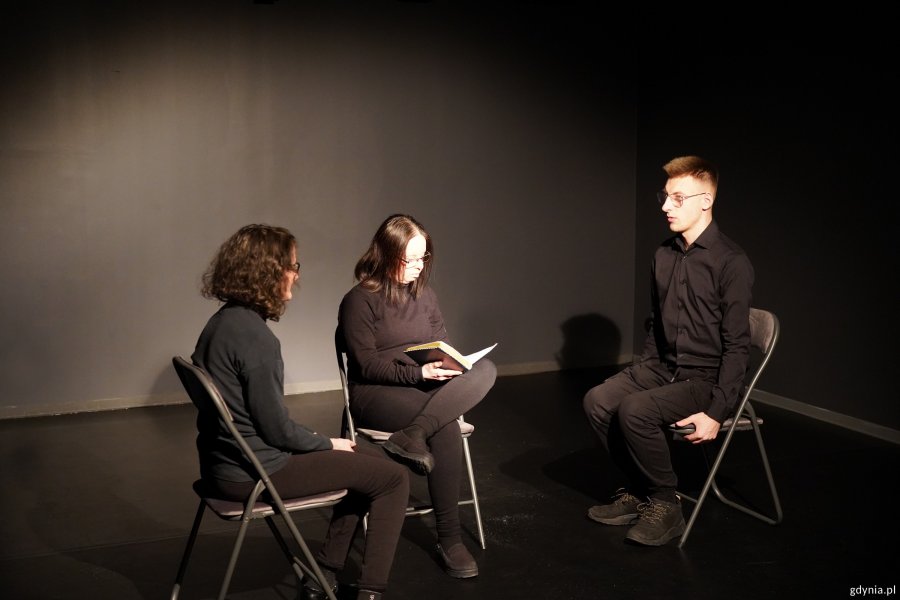 Scena ze spektaklu &bdquo;Justynka&rdquo; w reżyserii Jarka Rebelińskiego