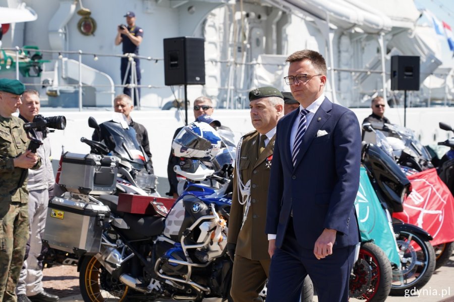 Szymon Hołownia, marszałek Sejmu RP podczas uroczystości w Gdyni