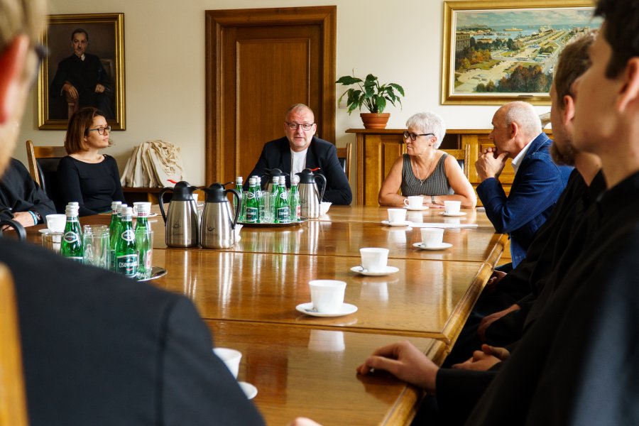 Spotkanie było przede wszystkim okazją do osobistych podziękowań za pracę nowicjuszy // fot. Laboratorium Innowacji Społecznych