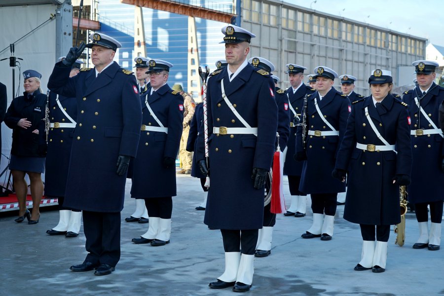 Orkiestra Reprezentacyjna Marynarki Wojennej podczas uroczystości chrztu i wodowania okrętu ORP „Czajka”
