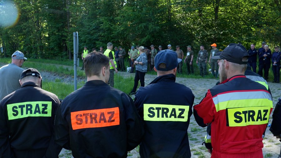 na zdjęciu ludzie w mundurach