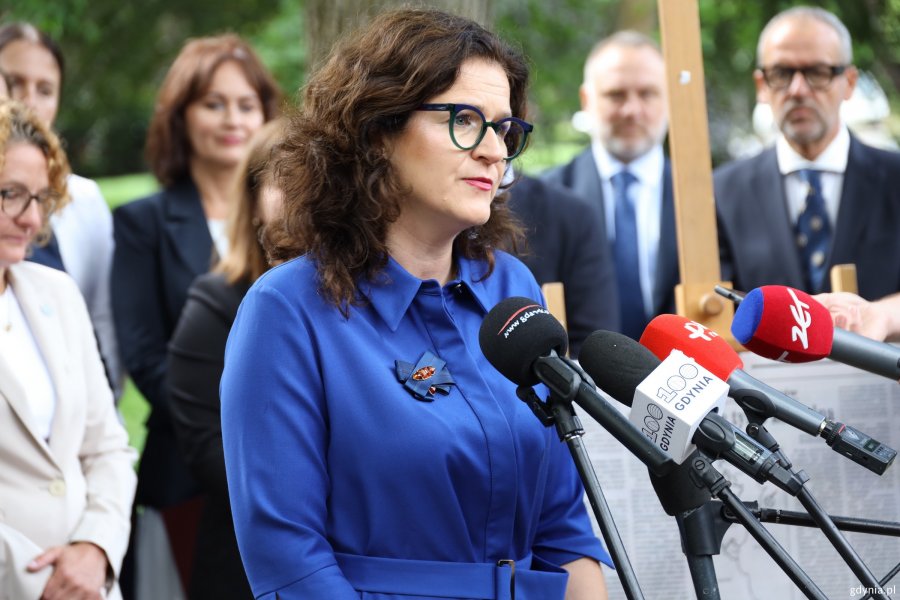 Przy mikrofonie prezydent Gdańska Aleksandra Dulkiewicz