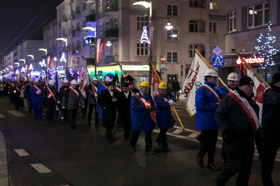 Wieczorne uroczystości z okazji 48. rocznicy Grudnia '70 // fot. Karol Stańczak
