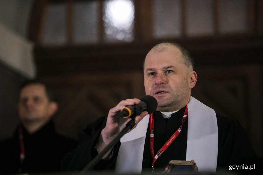  W intencji zmarłego kapłani różnych religii zmówili wspólną modlitwę, fot. Karol Stańczak. 