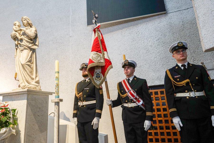 Częścią oficjalnych obchodów 97. urodzin Gdyni była niedzielna msza święta z honorową asystą wojskową. Fot. Mirosław Pieślak