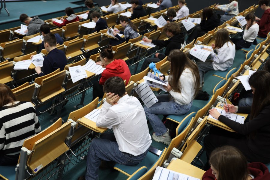 Uczniowie gdyńskich szk&oacute;ł podstawowych i ponadpodstawowych wzięli udział w II etapie Konkursu Wiedzy o Gdyni