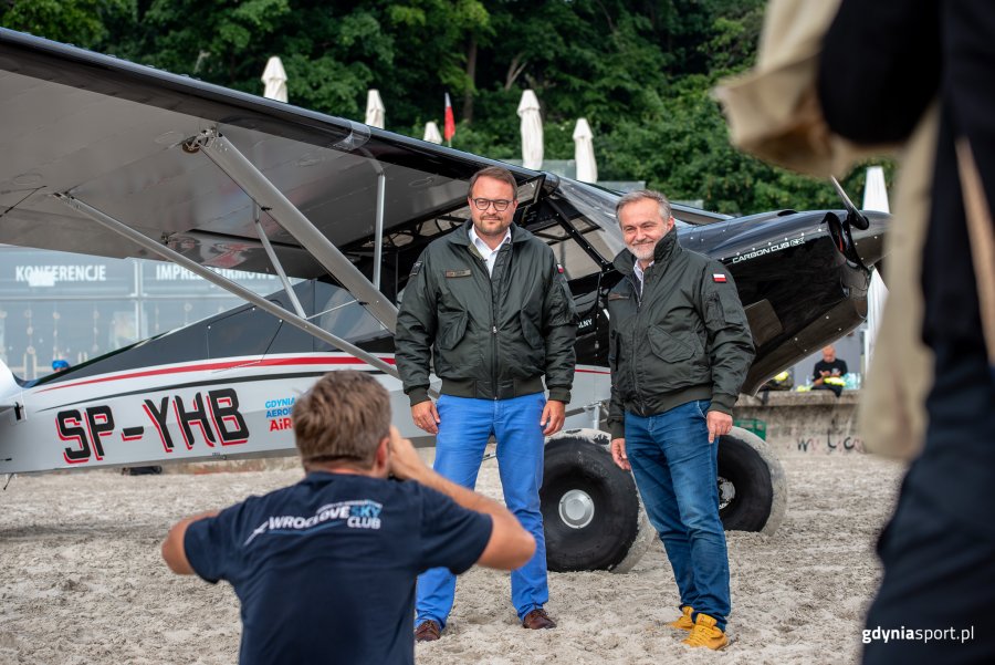 Lądowanie samolotu na Plaży Śródmieście / fot.gdyniasport.pl