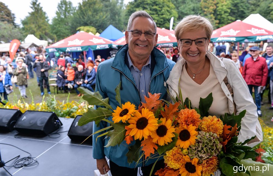 Laureaci konkursu "Gdynia w Kwiatach" odebrali z rąk przewodniczącej Rady Miasta Joanny Zielińskiej nagrody i wyróżnienia // fot. Przemysła Świderski