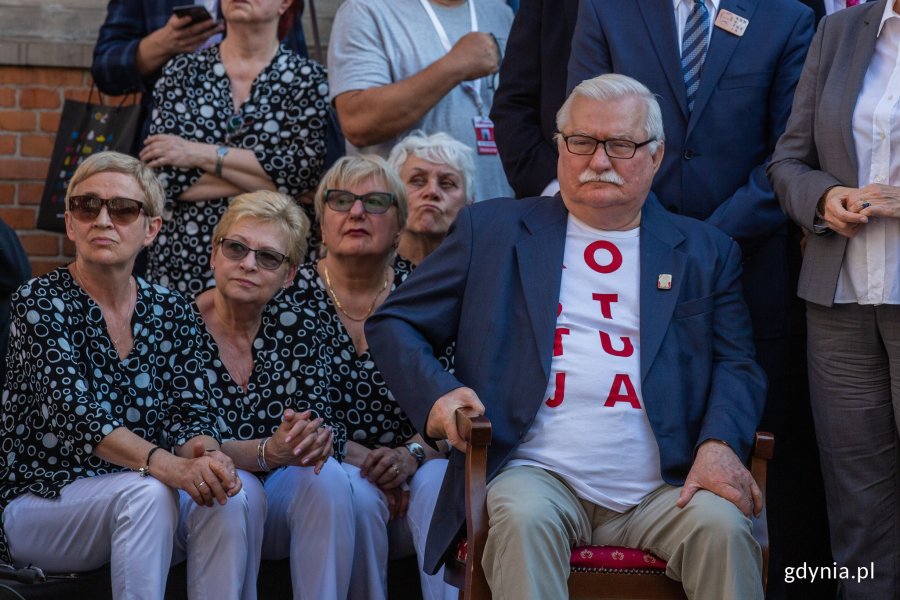 Kulminacyjnym punktem obchodów był wiec na Długim Targu, który rozpoczął się o godz. 17.30 od odśpiewania hymnu Europy, fot. Piotr Hukało.