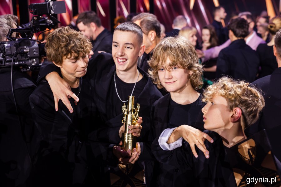 "Ministranci" odbierają Złote Lwy. Gala wręczenia nagród 50. Festiwalu Polskich Filmów Fabularnych w Gdyni w Teatrze Muzycznym (fot. Karol Stańczak)Gala wręczenia nagród 50. Festiwalu Polskich Filmów Fabularnych w Gdyni w Teatrze Muzycznym (fot. Karol Stańczak)