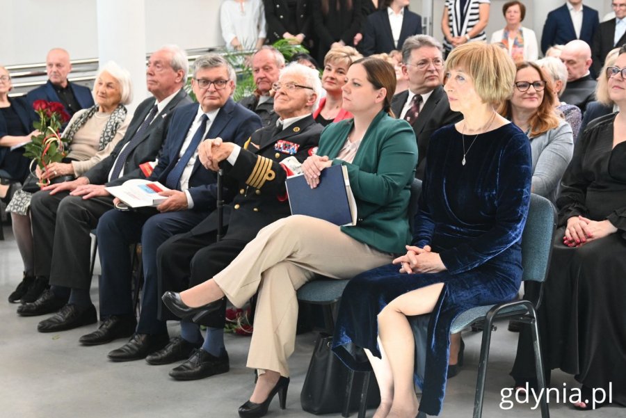 Na zdjęciu m.in (od lewej): dyrektorka Zespołu Szkół Ekonomiczno-Administracyjnych Anna Marlewska i prezydent Gdyni Aleksandra Kosiorek