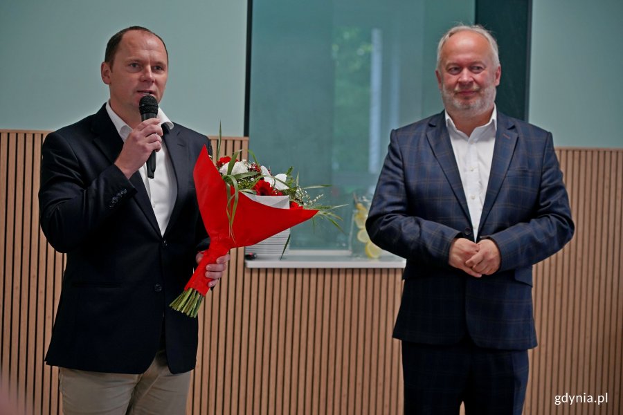 Poseł Rafał Siemaszko i Krzysztof Jankowski – pełnomocnik prezydent Gdyni ds. kombatantów i osób represjonowanych oraz prezes gdyńskiego koła Światowego Związku Żołnierzy Armii Krajowej podczas uroczystości z okazji 101. urodzin Krystyny Cembrzyńskiej-Piłat