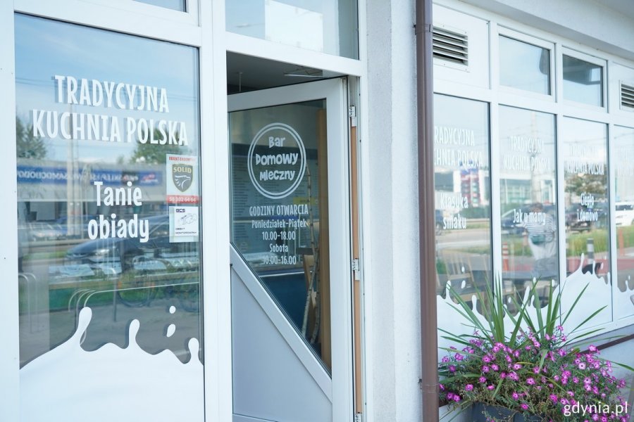 Bar mleczny „Domowy” z zewnątrz