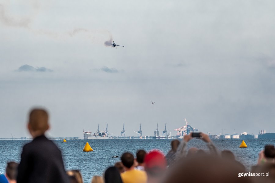 Sobotnie pokazy lotnicze nad gdyńską plażą miejską // fot. Dawid Linkowski