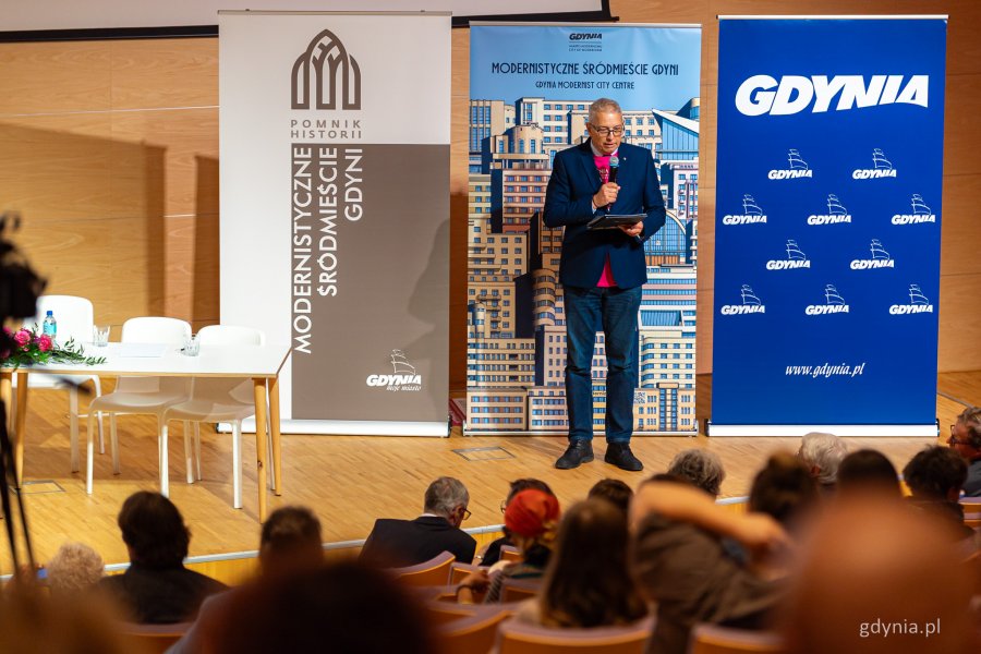 Dr hab. inż. arch. Robert Hirsch, Miejski Konserwator Zabytków w Gdyni. Panel otwierający konferencję „Modernizm w Europie – modernizm w Gdyni” – dzień pierwszy, piątek, 18 września (fot. Kamil Złoch)