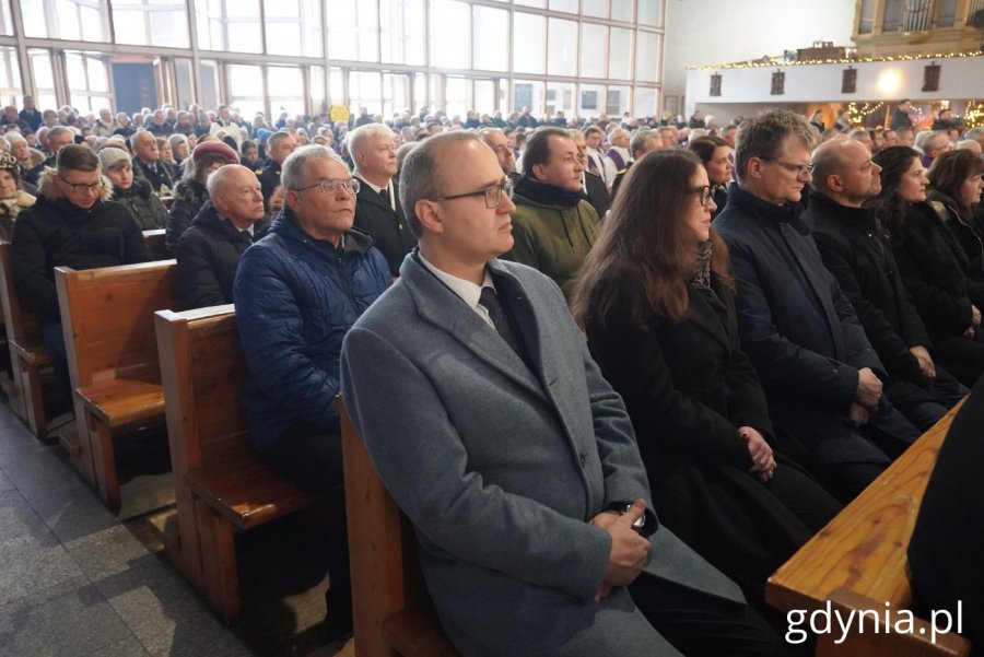 Na zdjęciu m.in.: posłanka Wioleta Tomczak, posłanka Dorota Arciszewska-Mielewczyk, wicewojewoda Emil Rojek, wiceprezydent Gdyni Rafał Geremek, wiceprzewodniczący Rady Miasta Ireneusz Trojanowicz (fot. Magdalena Starnawska)