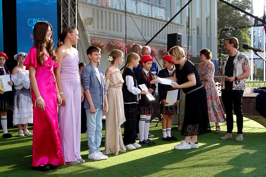 osoby występujące na scenie