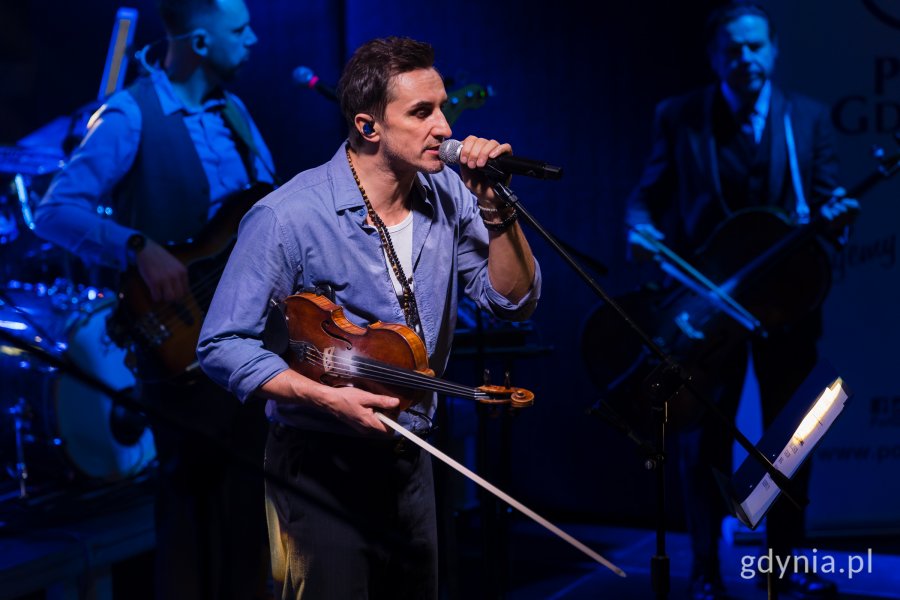 Koncert zespołu Zakopower. Gala finałowa X edycji Przeglądu Teatrów Amatorskich „Kurtyna” w gdyńskim Małym Kacku (fot. Paweł Budziński)