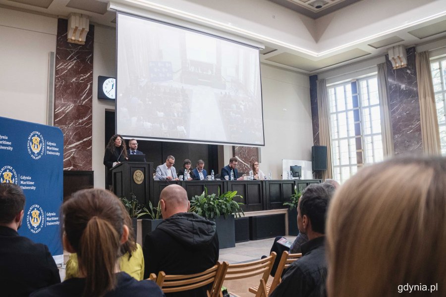 Konsultacje dotyczące ruchu rowerowego ze studentami gdyńskich uczelni na Uniwersytecie Morskim w Gdyni, 10 maja 2023 roku, fot. Kamil Złoch