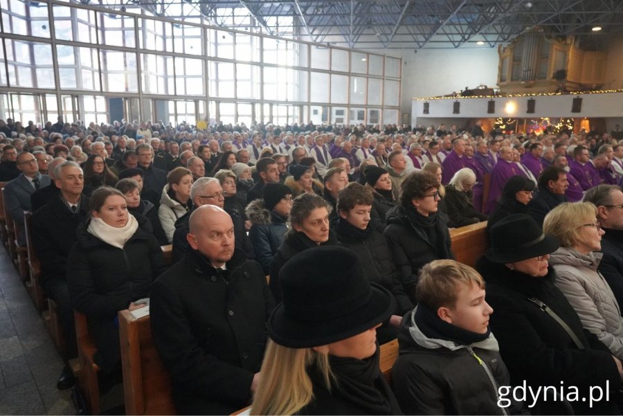 Uroczystości pogrzebowe w parafii pod wezwaniem Najświętszej Maryi Panny Królowej Polski (fot. Magdalena Starnawska)