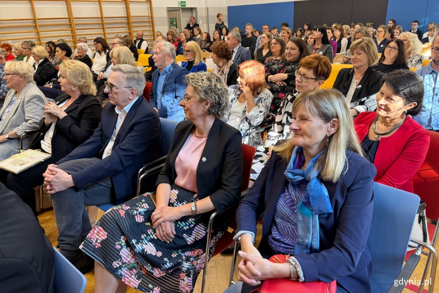 Jubileusz 80-lecia SP 17 w Gdyni, na zdjęciu zaproszeni goście (fot. Katarzyna Balcerzak)