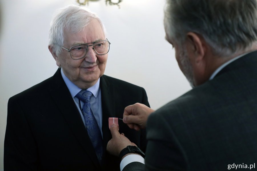 Prezydent Wojciech Szczurek wraz z jednym z nagrodzonych / fot. Michał Kozłowski 