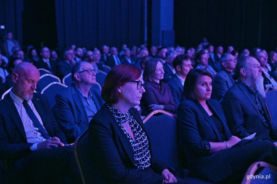 Uczestnicy konferencji podsumowującej zakończenie dw&oacute;ch inwestycji w Porcie Gdynia (fot. Magdalena Czernek)