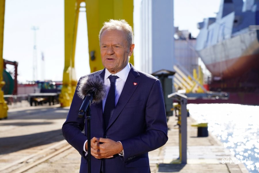 Premier Donald Tusk spotkał się z gdyńskimi stoczniowcami. (fot. Łukasz Kamasz)