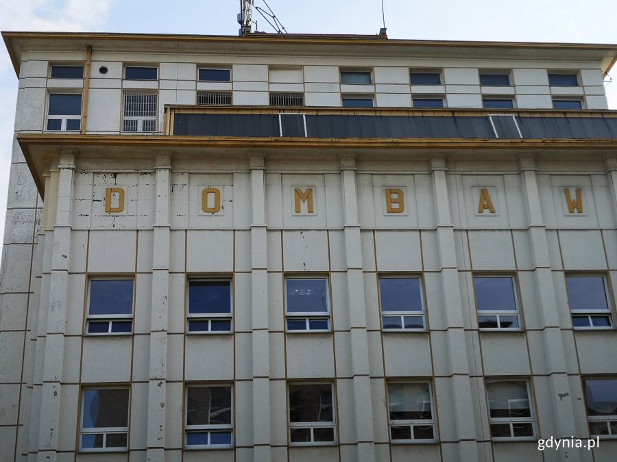 Wakacyjny spacer architektoniczny Gdyńskiego Szlaku Modernizmu // fot. Karolina Szypelt
