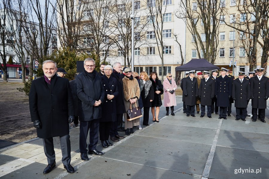Uroczystości oficjalne pod pomnikiem Polski Morskiej z okazji 93. rocznicy nadania praw miejskich, fot. Dawid Linkowski