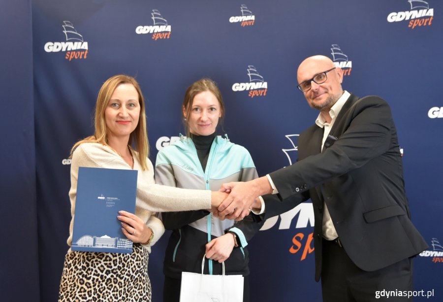 Nagrodzeni przedstawiciele firm z wiceprezydentem Austenem podczas odbioru nagród (fot. Marek Urbaniak)