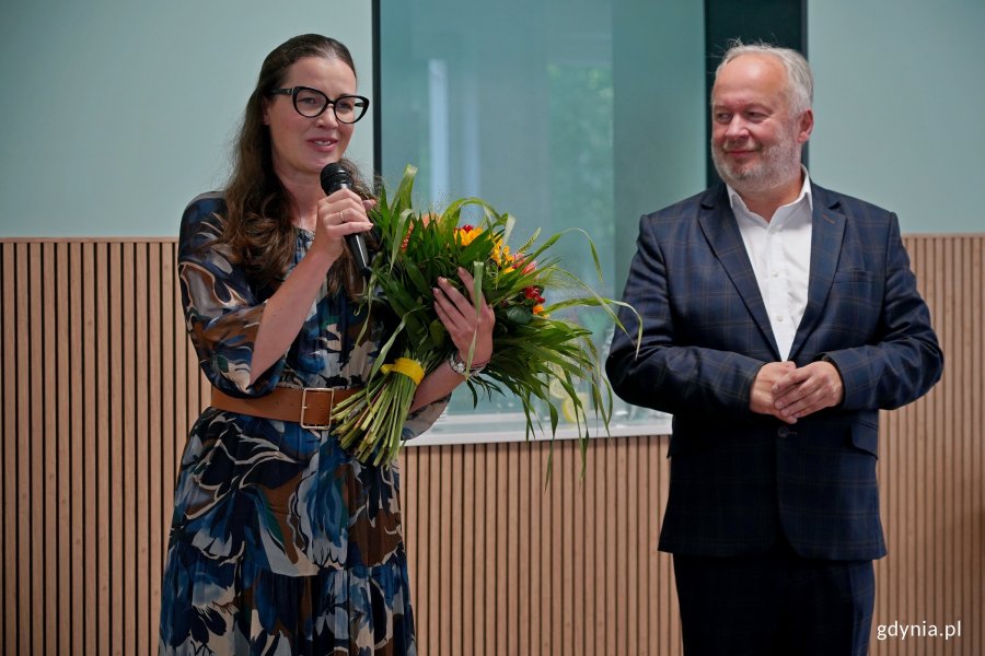 Posłanka Wioleta Tomczak i Krzysztof Jankowski – pełnomocnik prezydent Gdyni ds. kombatantów i osób represjonowanych oraz prezes gdyńskiego koła Światowego Związku Żołnierzy Armii Krajowej podczas uroczystości z okazji 101. urodzin Krystyny Cembrzyńskiej-Piłat