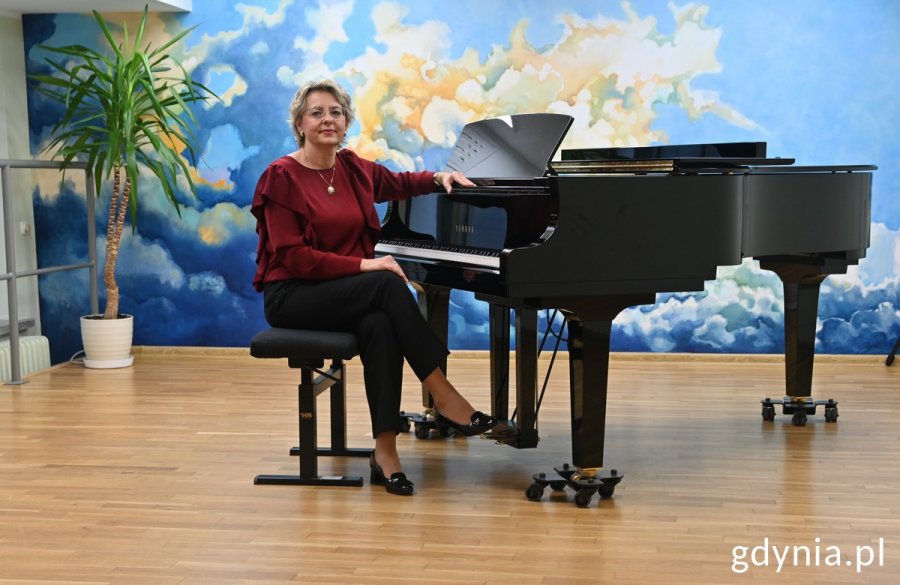 Przy fortepianie Joanna Rutkowska, dyrektorka Szkoły Muzycznej I i II stopnia 