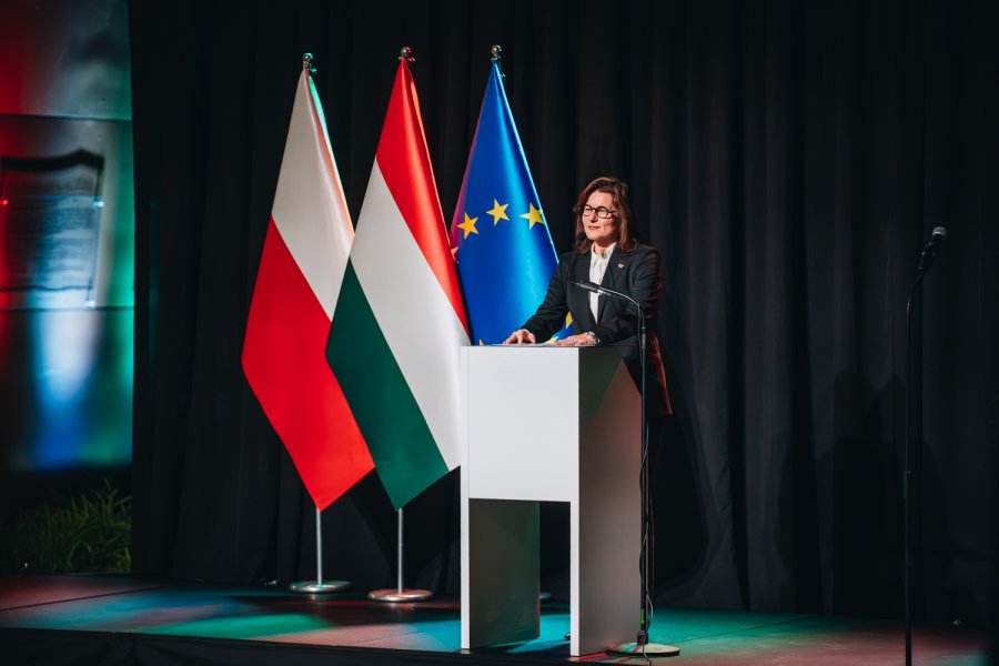 Magdalena Mistat, pełniąca obowiązki dyrektora Europejskiego Centrum Solidarności, podczas spotkania z okazji 70. rocznicy wybuchu powstania węgierskiego 