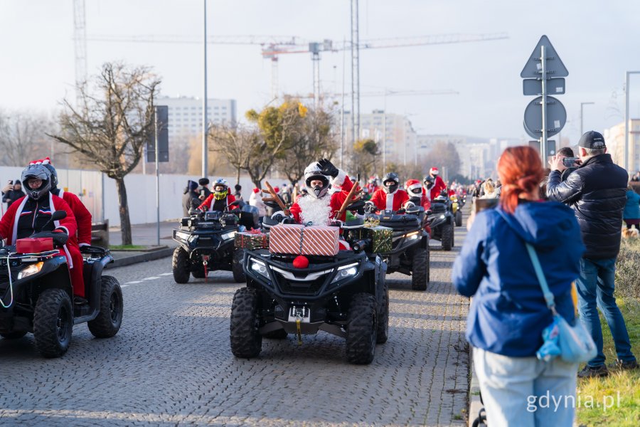 Przejazd przez Gdynię w ramach 23. edycji akcji &bdquo;Mikołaje na motocyklach&rdquo; (fot. Paweł Budziński)