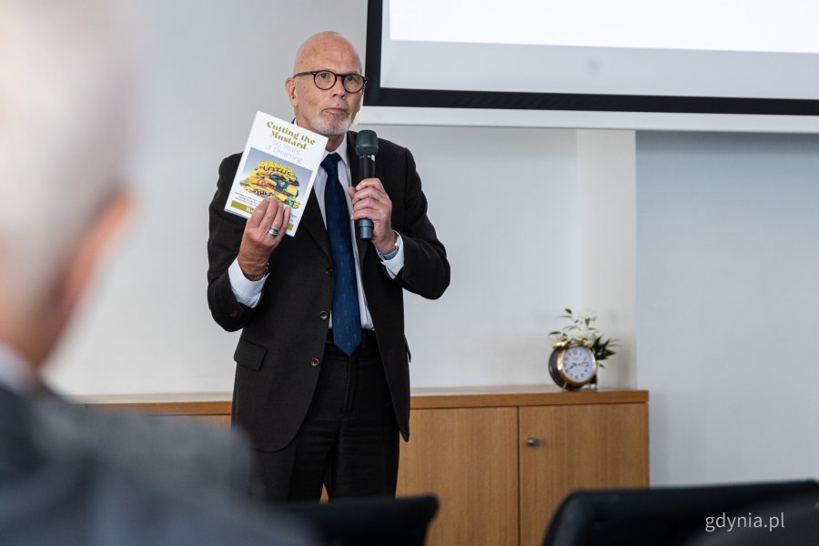 Doktor Robin Ireland. Konferencja European Healthy Stadia Network zorganizowana przez Arkę Gdynia, Gdański Uniwersytet Medyczny i Gdyńskie Centrum Zdrowia (fot. Kamil Złoch)