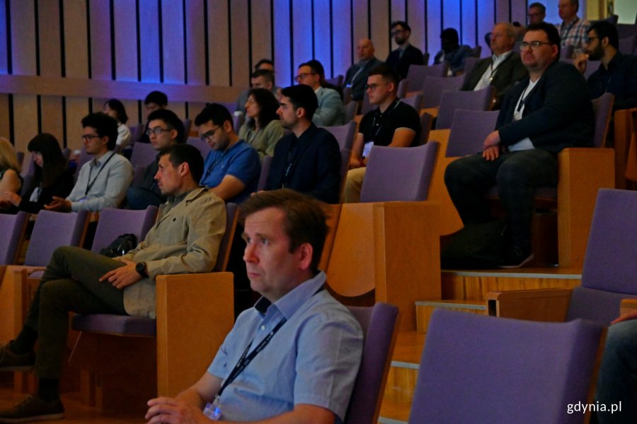 Uczestnicy podczas oficjalnego otwarcia 21. edycji International Conference on Smart Technologies – IEEE EUROCON 2025 w Pomorskim Parku Naukowo-Technologicznym 