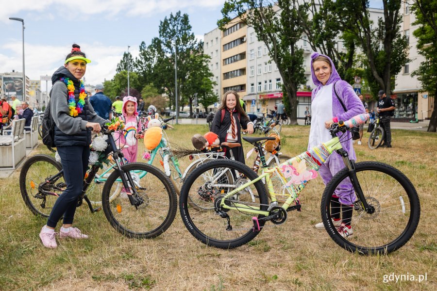 Nie zabrakło również ciekawych aranżacji rowerów i wyjątkowych strojów (fot. Karol Stańczak)