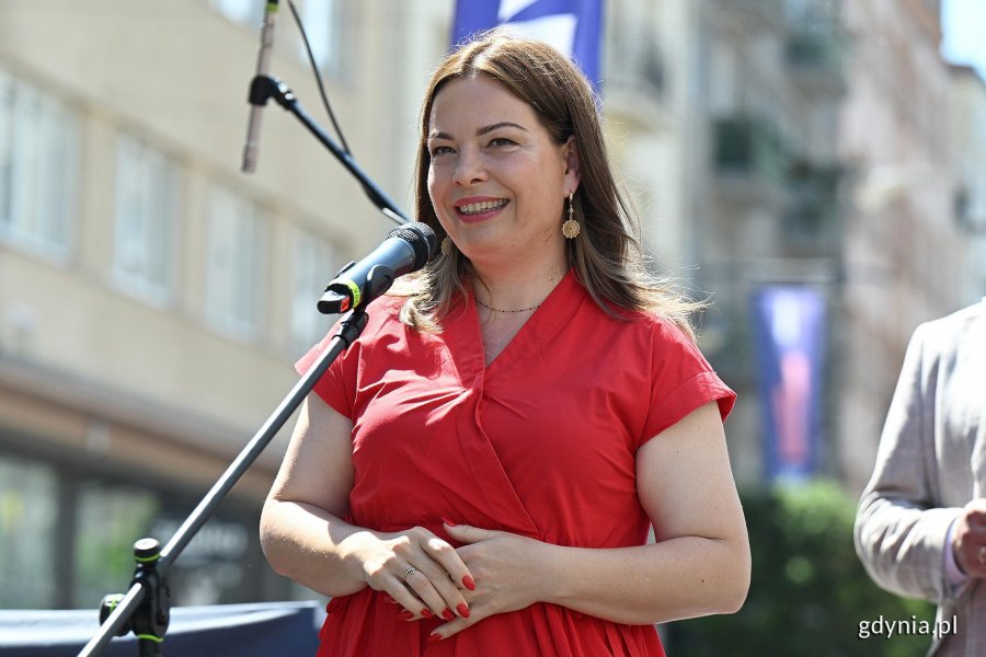 Gości Kulinarnej Świętojańskiej powitała wiceprezydentka Gdyni Oktawia Gorzeńska (fot. Michał Puszczewicz) 
