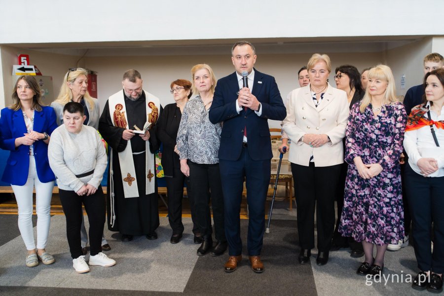 Na zdjęciu m.in.: wiceprezydent Gdyni Tomasz Augustyniak, radna Beata Zastawna, radna Anna Szpajer, radna Monika Strzałkowska, radna Teresa Bysewska, dyrektorka CAS Bożena Zglińska (fot. Paweł Budziński)