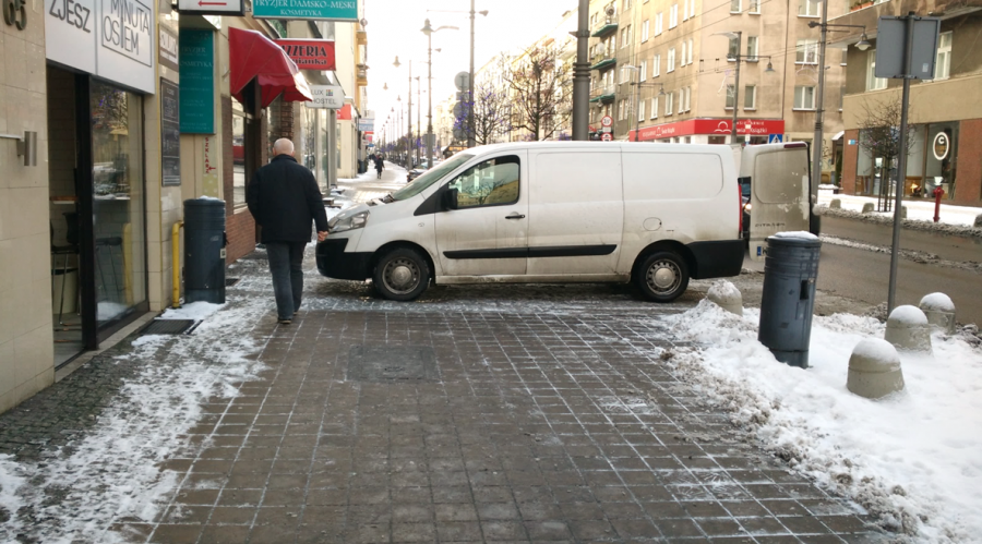 Utrudnienia w ruchu to do tej pory jeden z najbardziej odczuwalnych skutków braku miejsc dla dostawców w centrum Gdyni, fot. ZDiZ