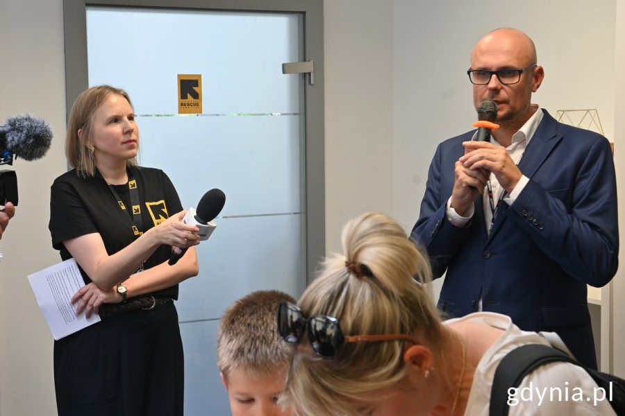 Gości przywitali wiceprezydent Gdyni Bartłomiej Austen i  Ana Matusevic, koordynatorka Centrum Społecznościowego „Vchasno”
