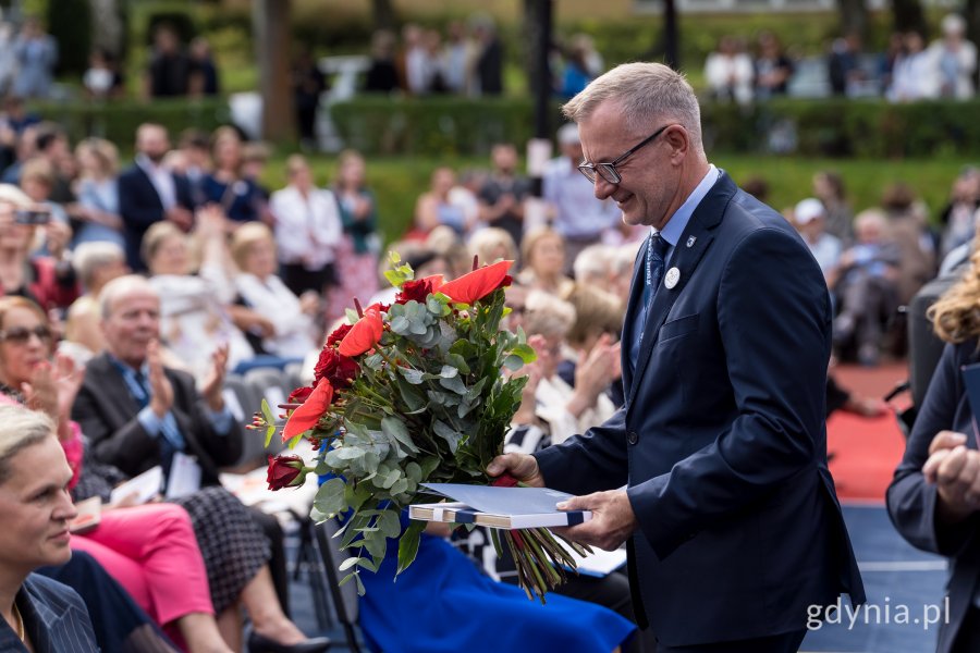 Na zdj. m.in. dyrektor III LO w Gdyni Wiesław Kosakowski