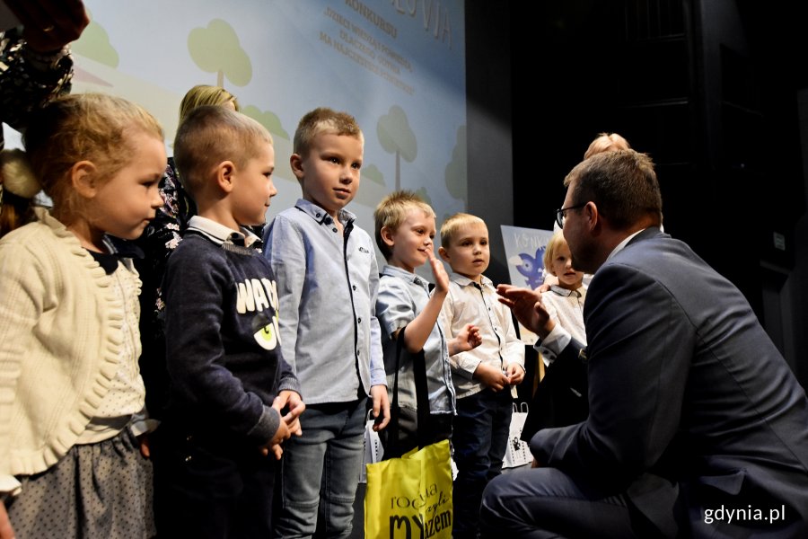 Nagrody uczestnikom wręczał m.in. wiceprezydent Marek Łucyk  // fot. Marcin Mielewski