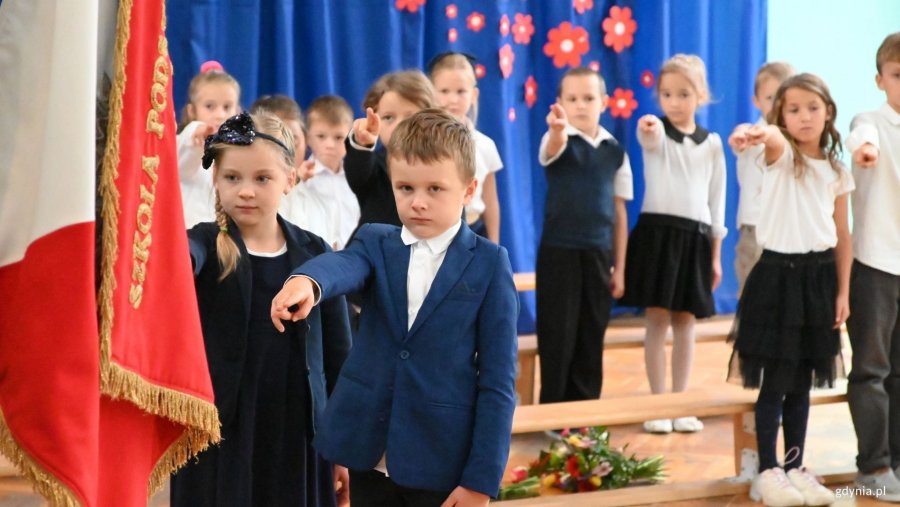 Pasowanie na ucznia w Szkole Podstawoej nr 13 w Gdyni // fot. Magdalena Śliżewska
