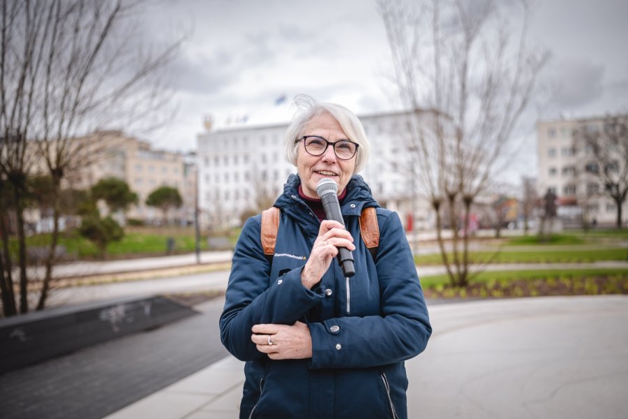 Joanna Zielińska - przewodnicząca Rady Miasta Gdyni witająca uczestników wydarzeń z cyklu „Wszystkiego dobrego” w Parku Centralnym
