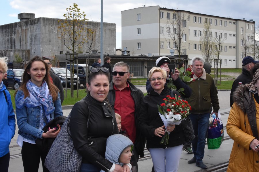 Na nabrzeżu na studentów i załogę  czekały rodziny // fot. Jan Ziarnicki