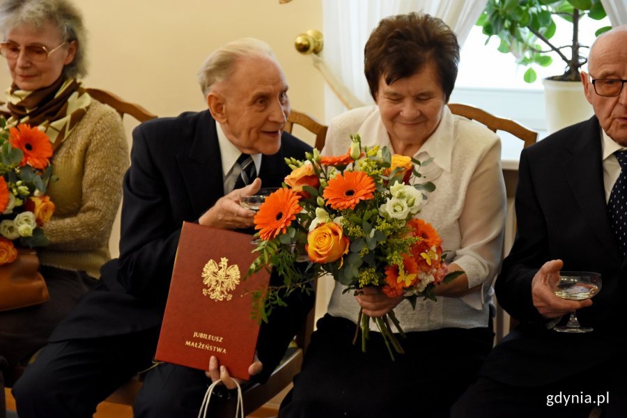 Pamiątkowe Medale za Długoletnie Pożycie Małżeńskie z rąk prezydenta Gdyni Wojciecha Szczurka odebrały kolejne gdyńskie pary // fot. Paweł Kukla